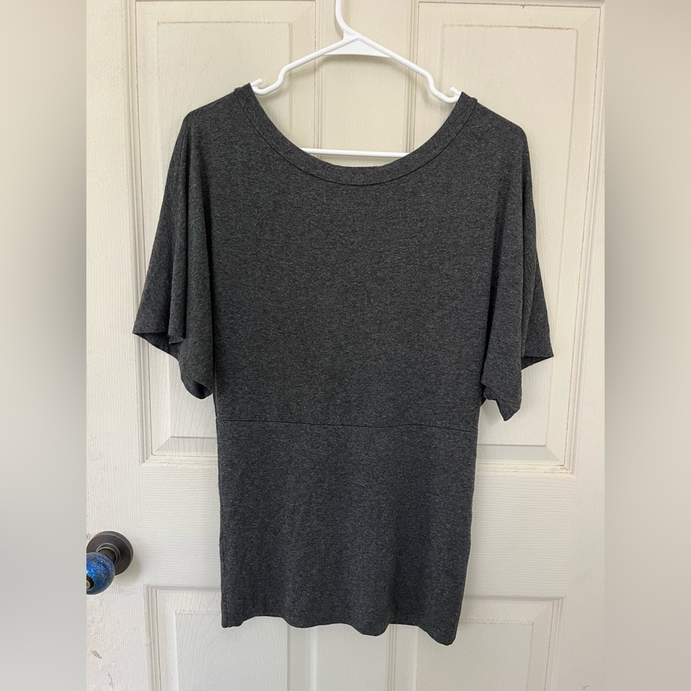 Fighting eel Hawaii XS flowy back slit casual top